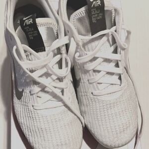 Air vapor max  White Nike 6.5 Kids.Woman 8 with Breathable Mesh .